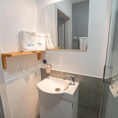 Apartament Invest żeromskiego 15/8